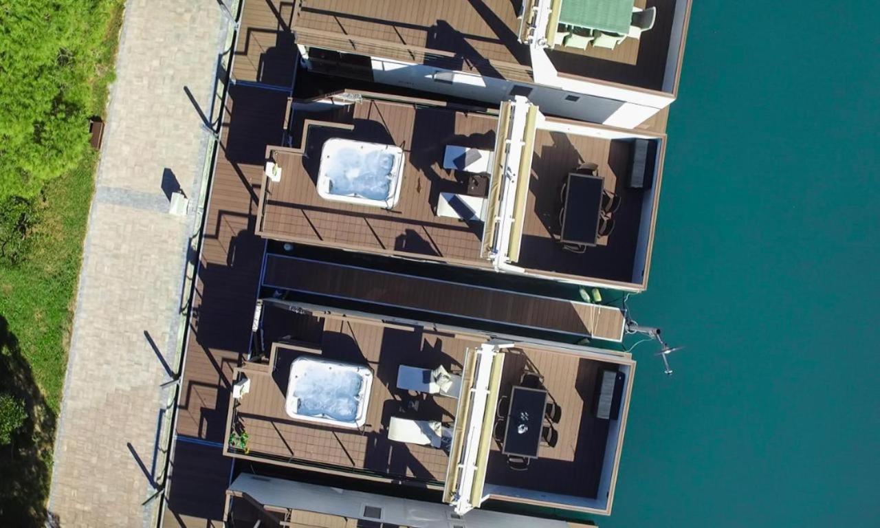 فيلا Floating House Hurrea بورتوروز المظهر الخارجي الصورة