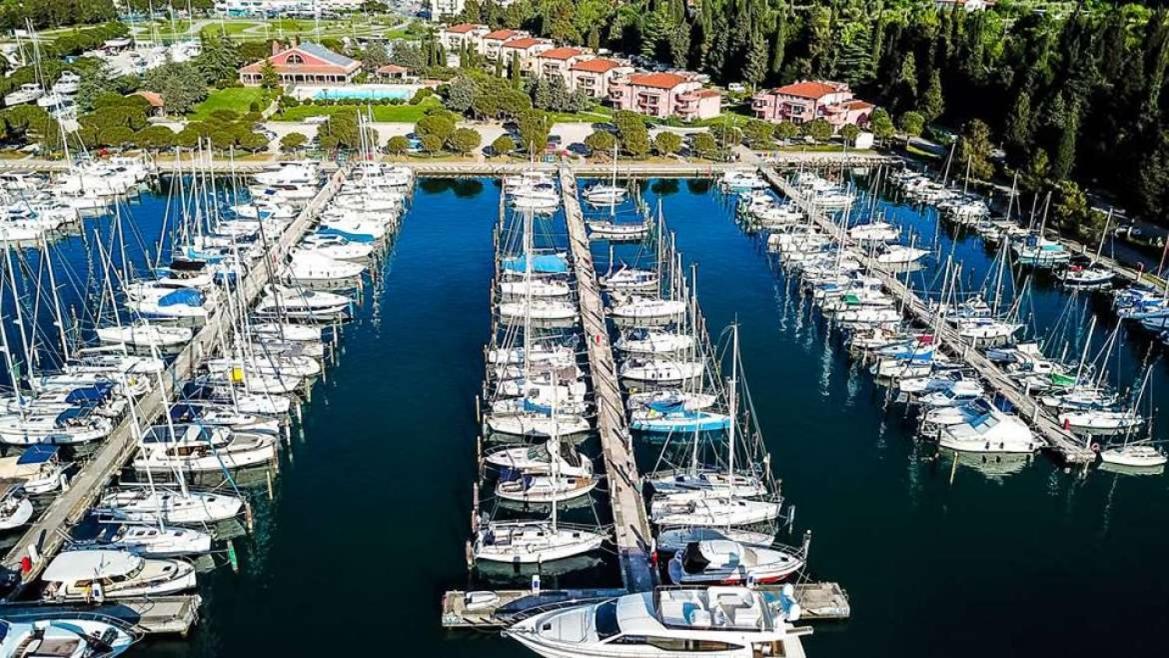 فيلا Floating House Hurrea بورتوروز المظهر الخارجي الصورة