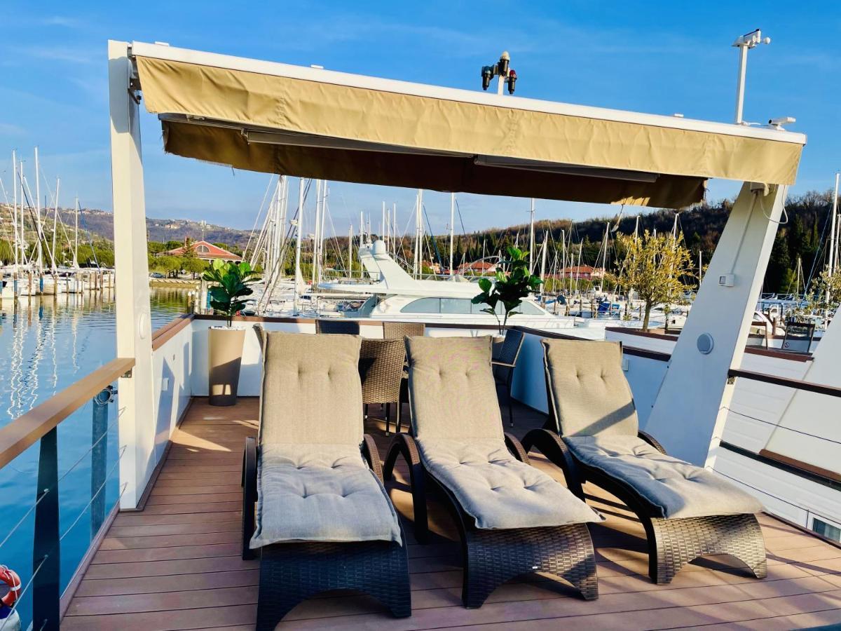 فيلا Floating House Hurrea بورتوروز المظهر الخارجي الصورة