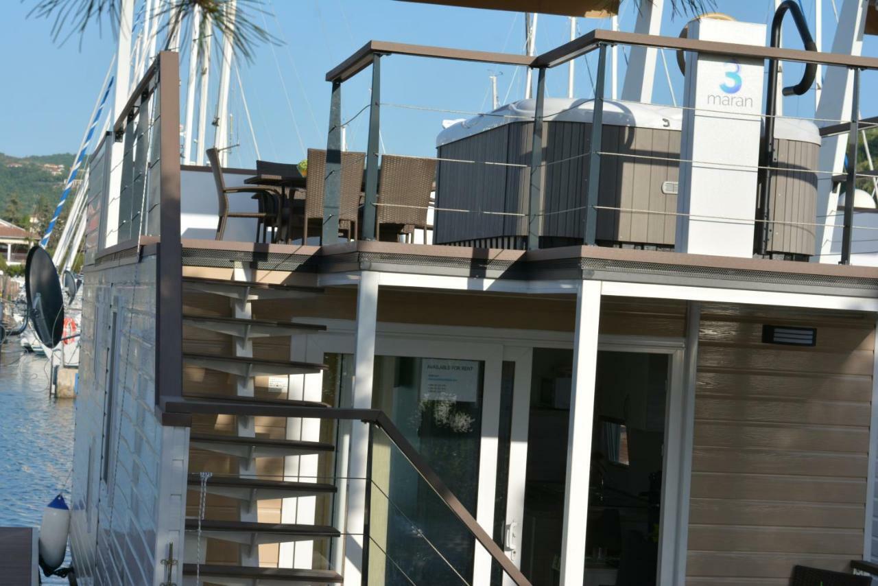 فيلا Floating House Hurrea بورتوروز المظهر الخارجي الصورة