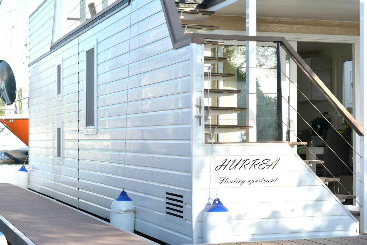فيلا Floating House Hurrea بورتوروز المظهر الخارجي الصورة